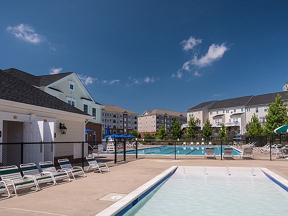 4th image of 4640 Daisy Reid Ave #4640-206