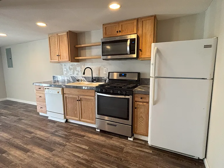 814 Chester Ave #B — Photo 6