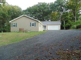 3 Kaolin Rd, Blandford, MA 01008