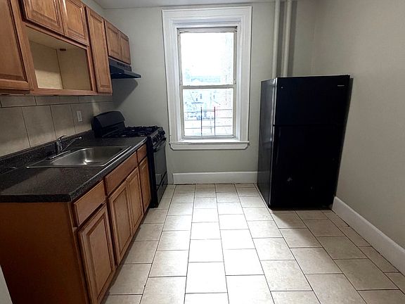 4th image of 196 Roseville Ave #22R