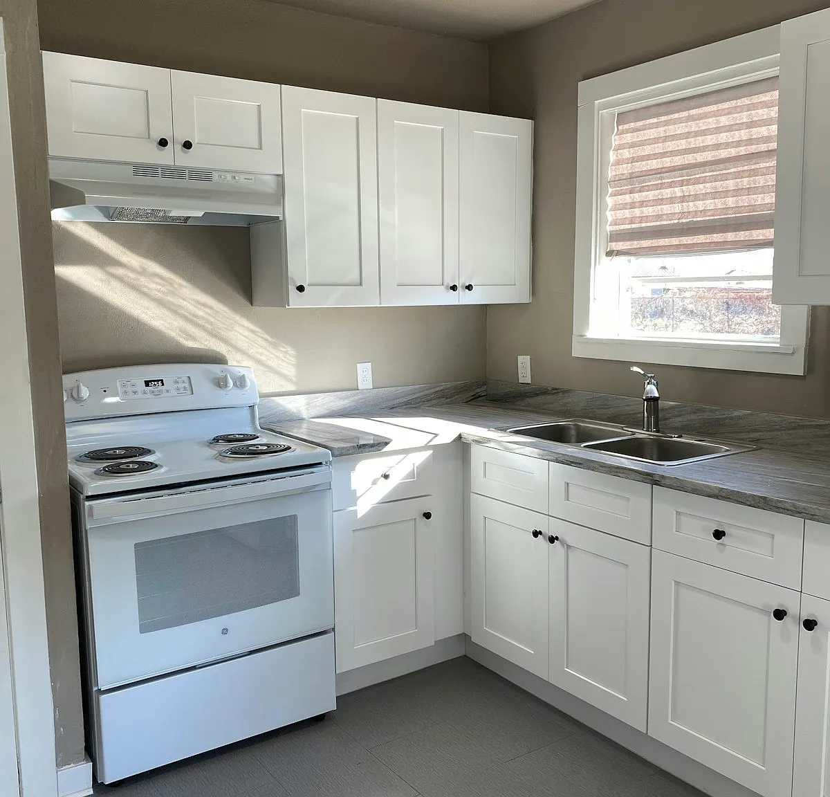 1277 Estelle Street — Photo 3