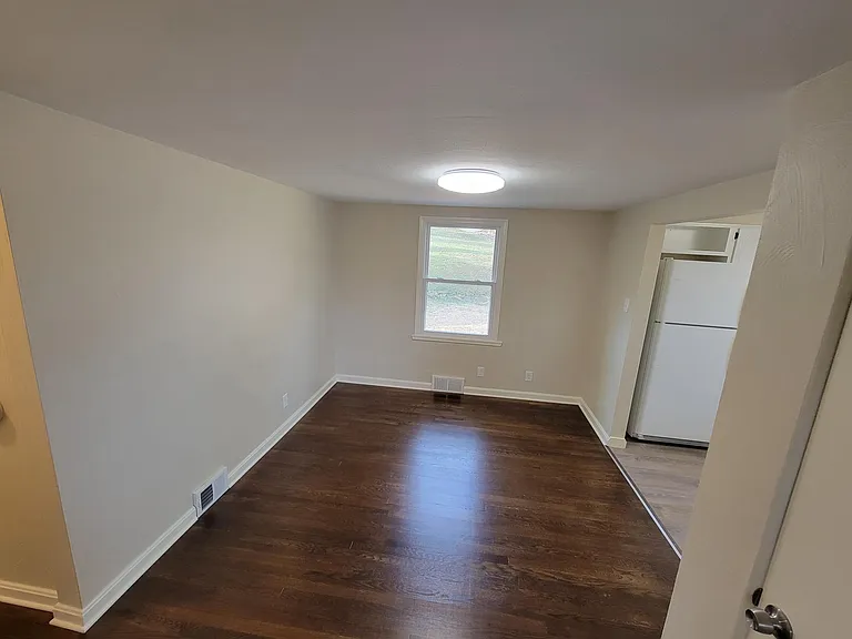 10761 Old Trail Rd — Photo 4