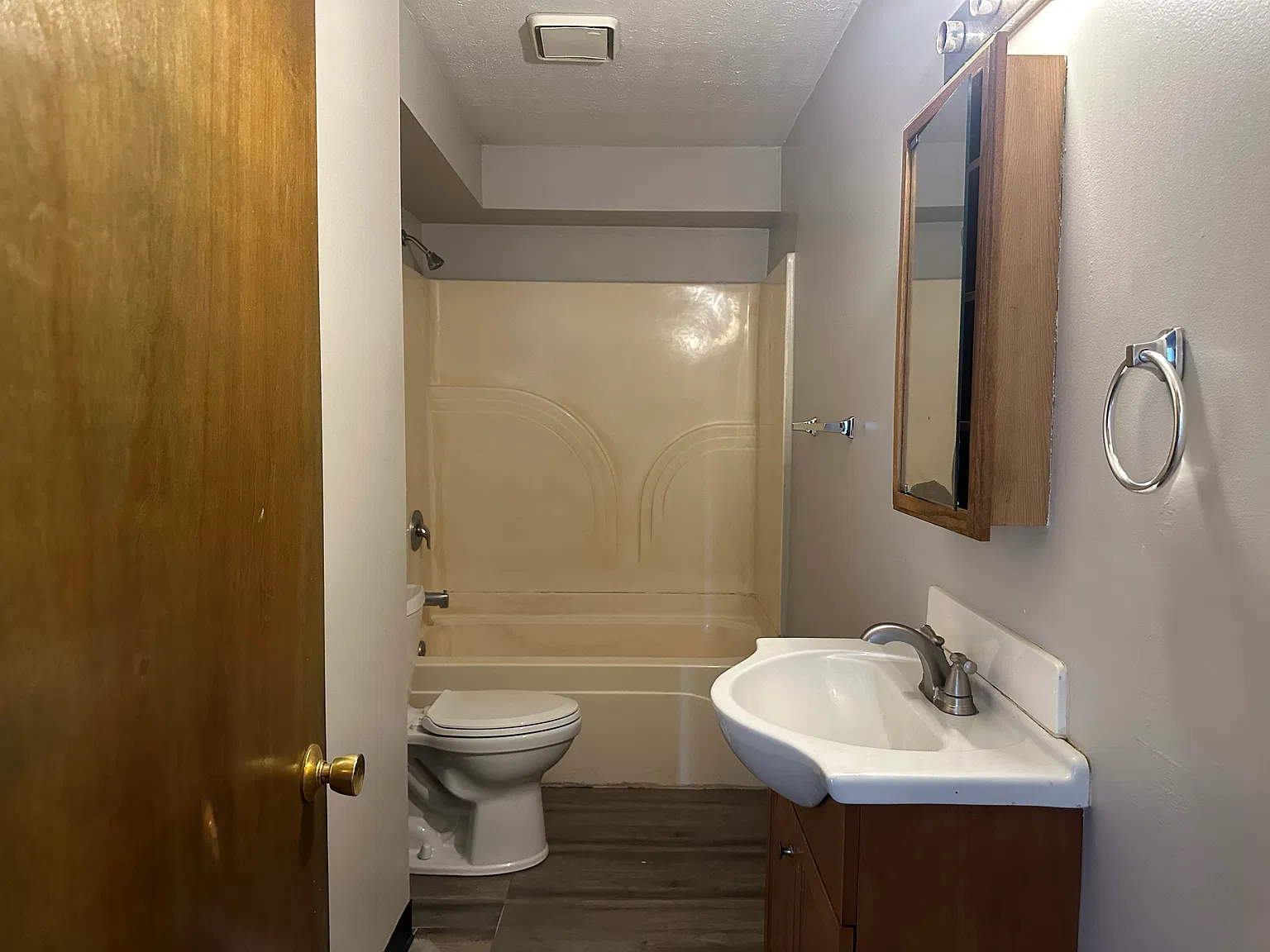 295 E Prospect St — Photo 3