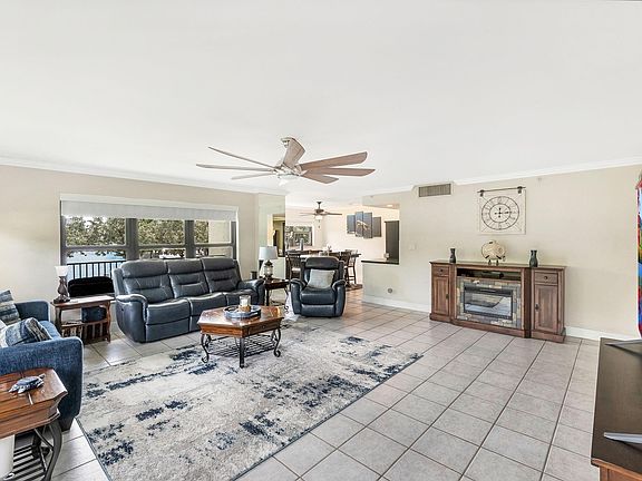 3rd image of 3200 Port Royale Drive #112