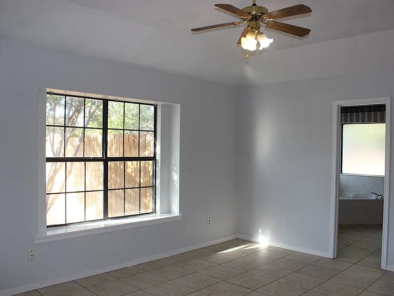 4801 Addie Dr — Photo 17