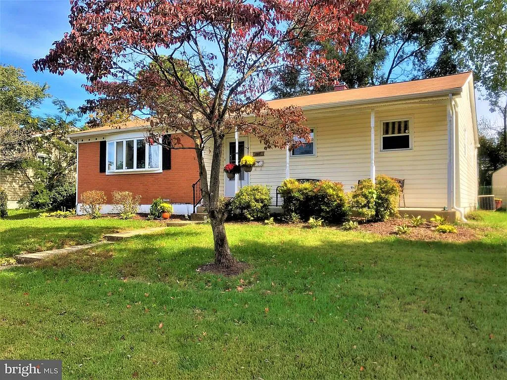 227 Old Line Ave photo 1