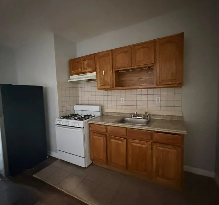 281 Goldsmith Ave #G2