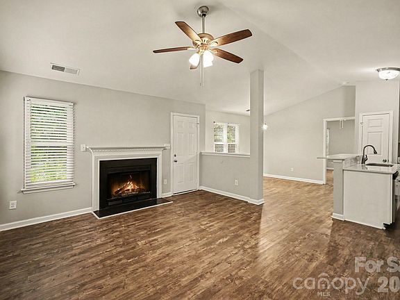 5th image of 2732 Black Walnut Ln