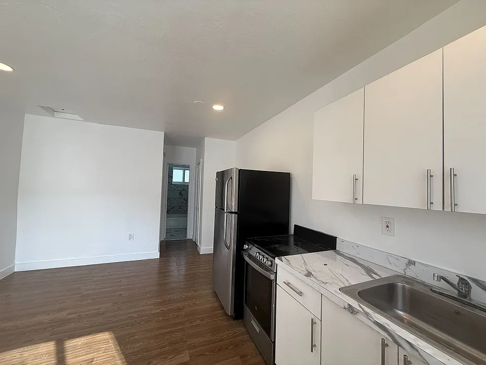 1930 NW 29th St