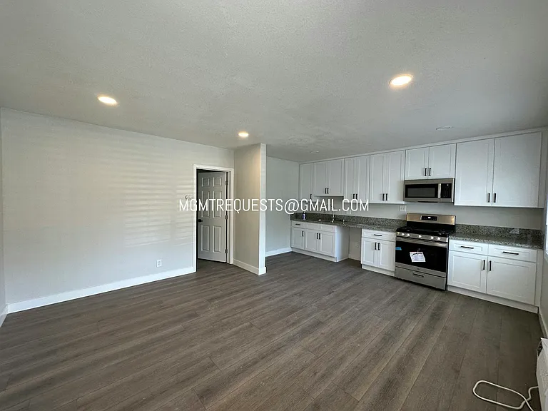 238 W Wilson Ave #6 — Photo 2