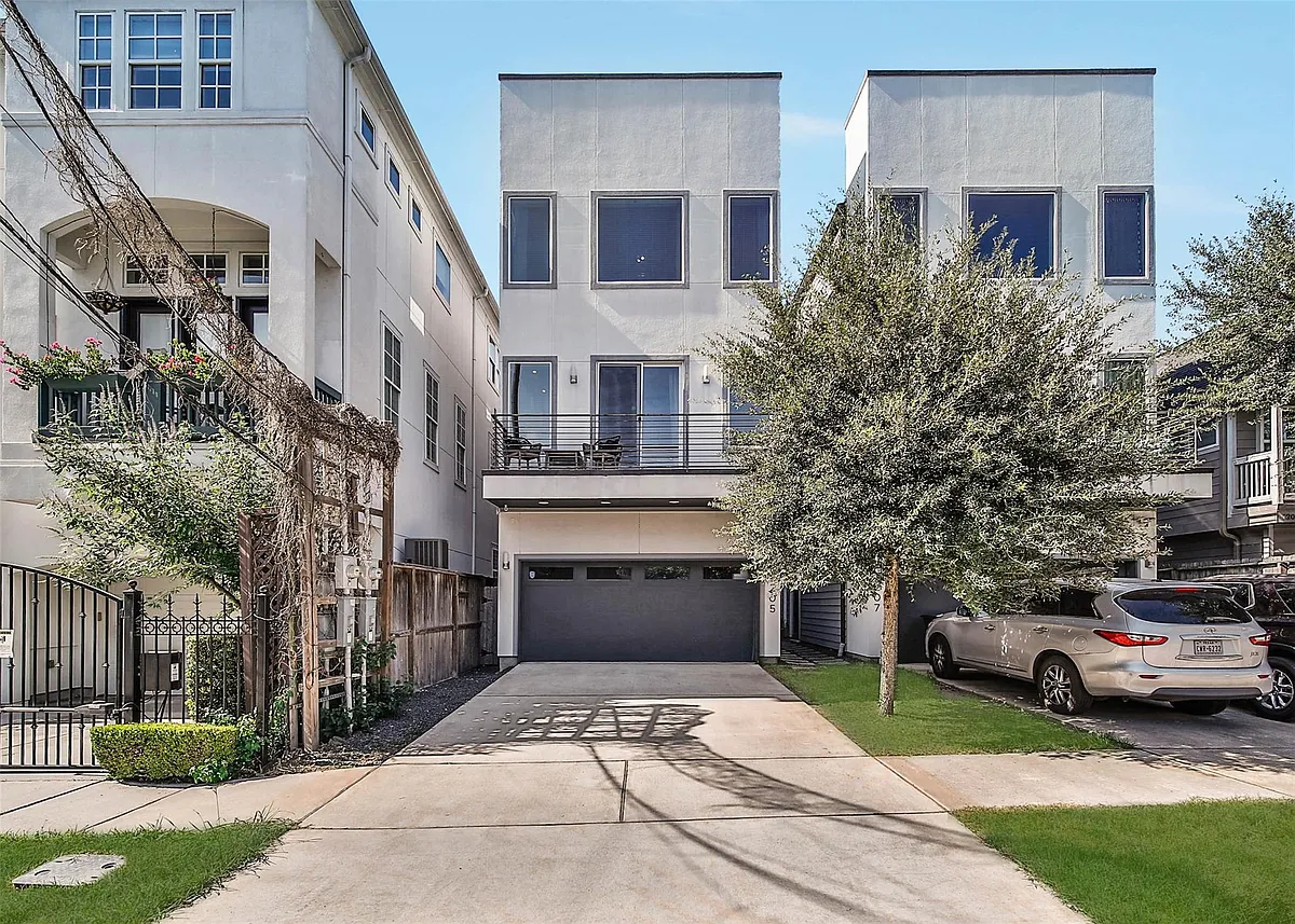 Building Photo - 1205 E 28th St