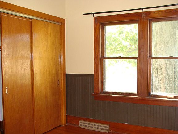 3rd image of 604 D St