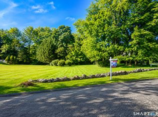 91 Knobloch Ln, Stamford, CT 06902