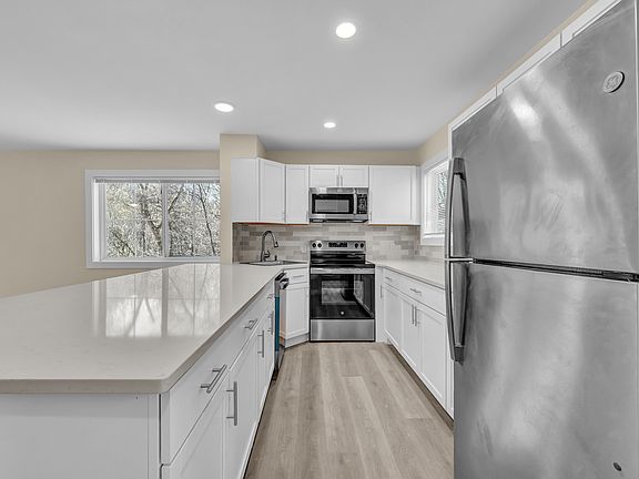 3rd image of 113 Park Ave #15