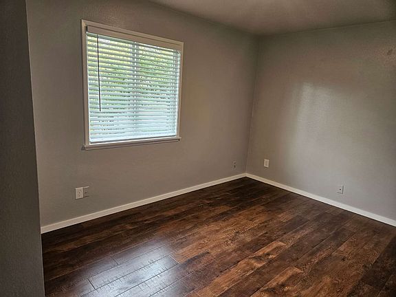 2nd image of 1703 33rd St SE