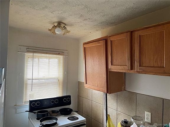 5th image of 2408 Oakridge Dr