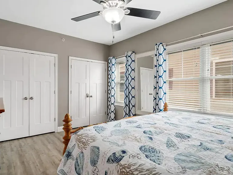 128 Ashworth Ave #203 — Photo 23