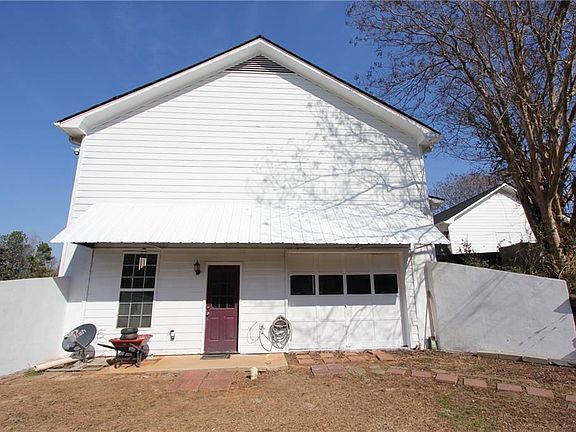 2nd image of 818 Springlake Rd
