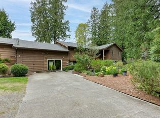 9236 Pinetree Rd, North Saanich, BC V8L 3W2