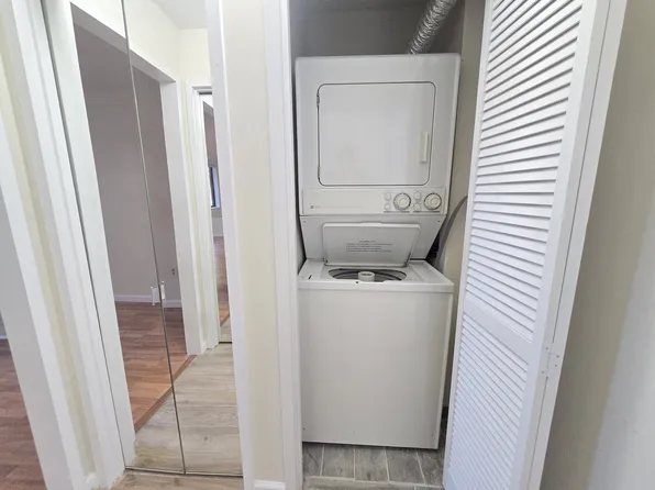 133 Harmon Cove Tower image 14 of 40