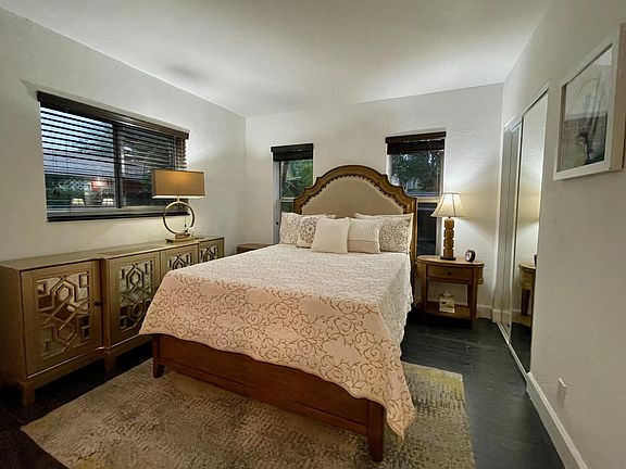 3rd image of 215 NE 16th Ave #111