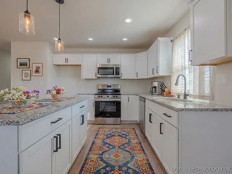 4119 W 57th St #B — Photo 6