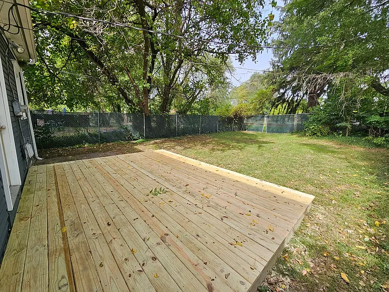 519 Howard St — Photo 25