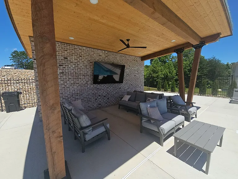 1403 Westbrook Cir — Photo 35