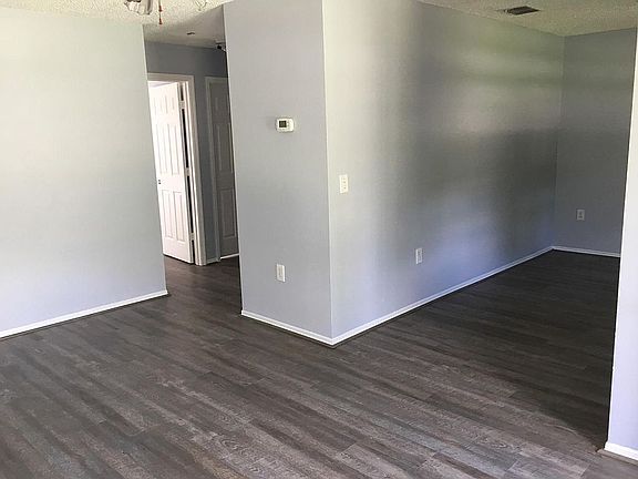 4th image of 3709 E Paris St