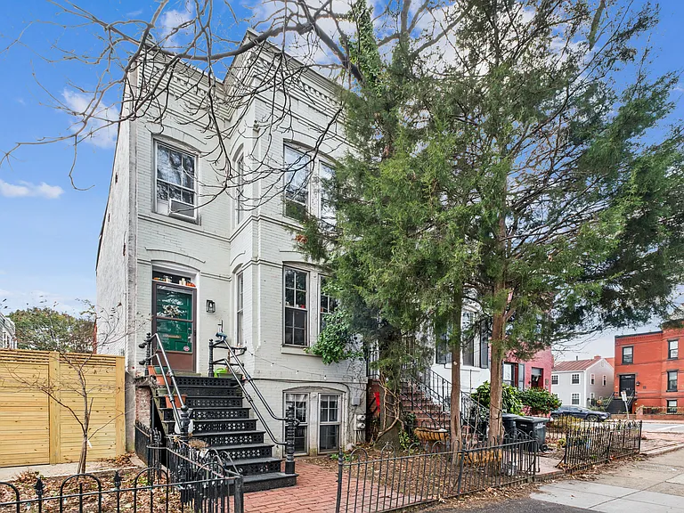605 E St SE #B — Photo 11