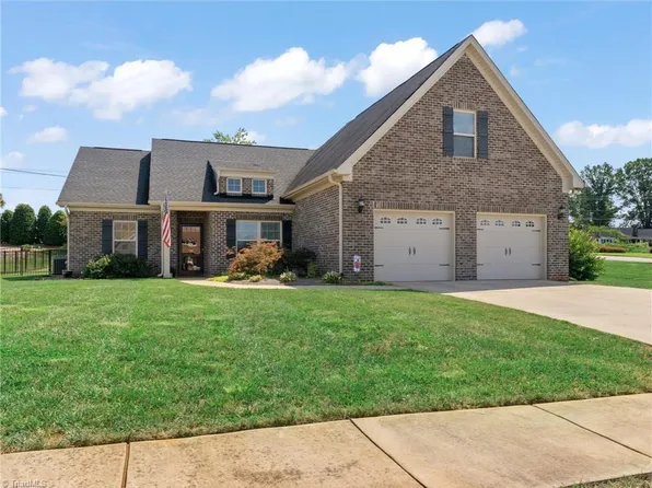 100 Alcove Ct, King, NC 27021