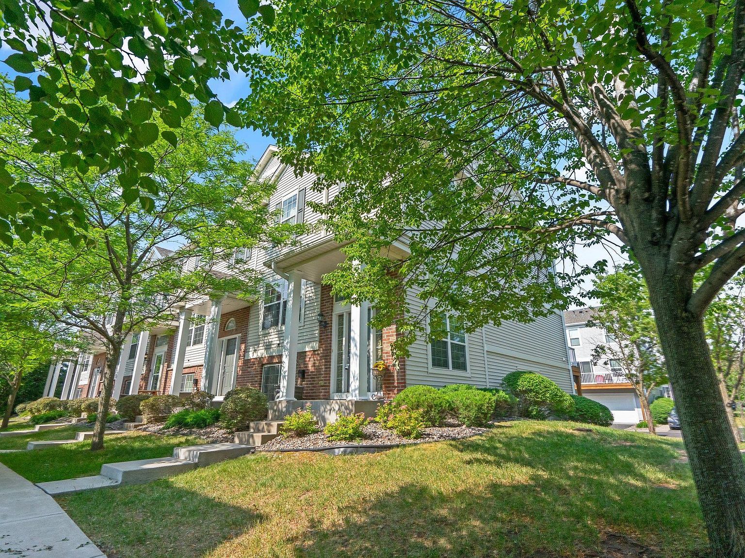 909 Ledgestone Dr, Mahtomedi, MN 55115 Zillow