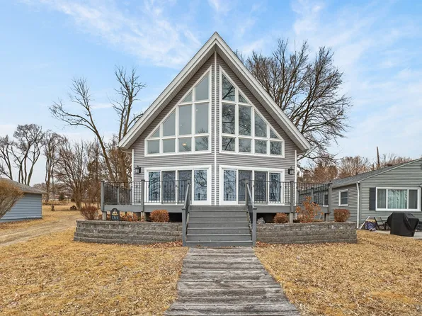 1313 Canal Shore Dr SW, Le Claire, IA 52753