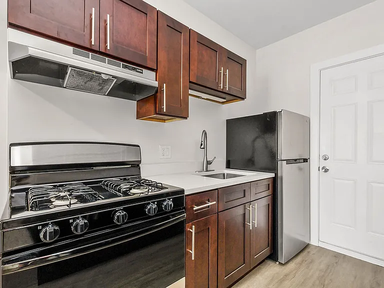 8201 S Paulina St — Photo 14