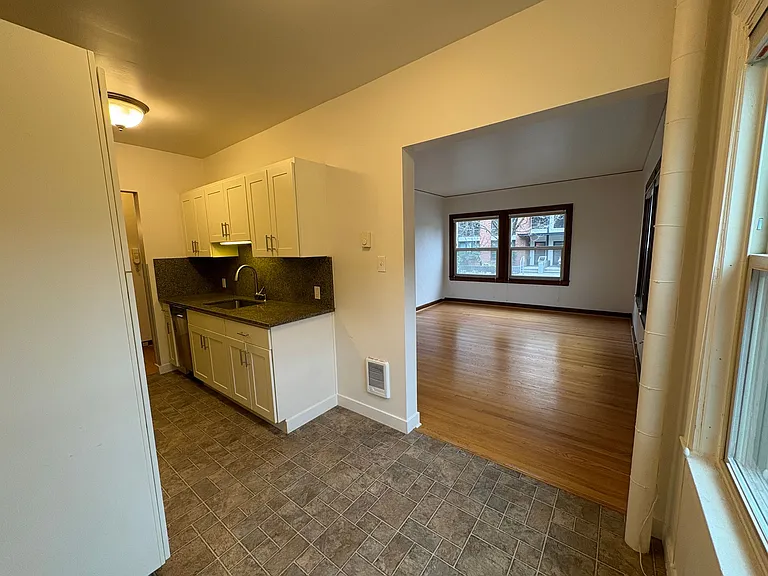 The Mulholland Apartments — Photo 15