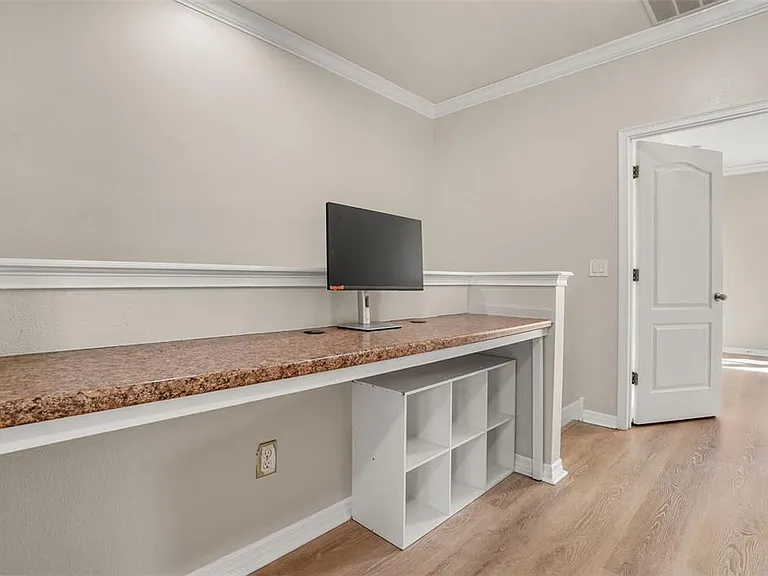 561 Telfair Square Ct — Photo 18