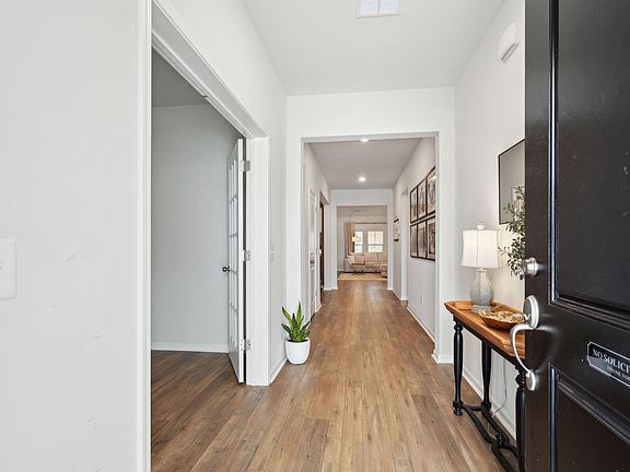 4th image of 178 Garden Lily Ln