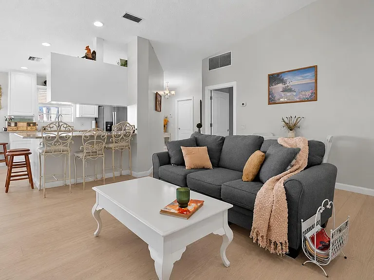 3277 SE Glacier Ter — Photo 4