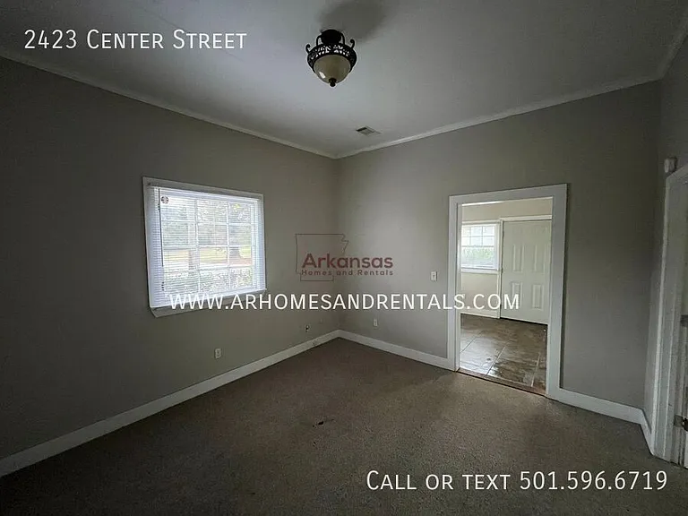 2423 Center St — Photo 3