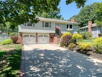 6828 Melrose Ln, Shawnee, KS, 66203