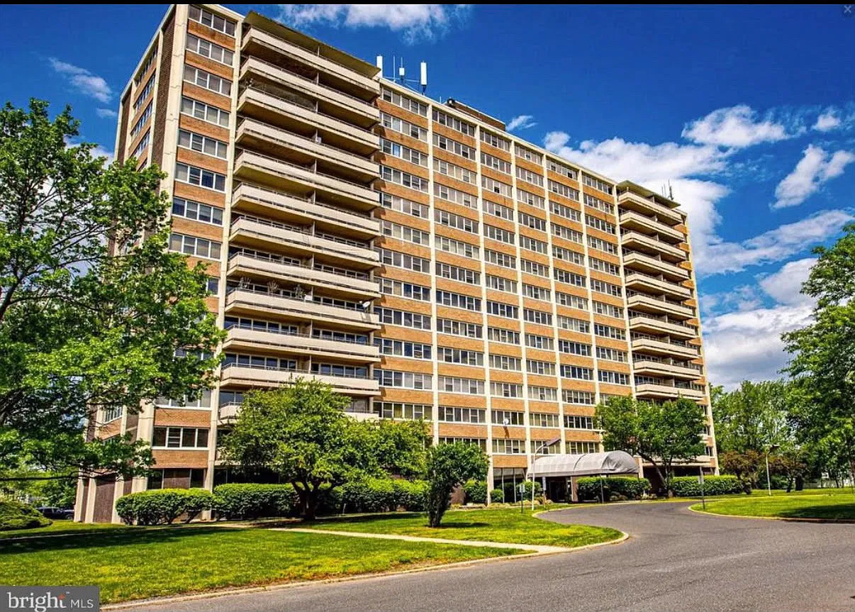 2 bed, $2,200 — Photo 1
