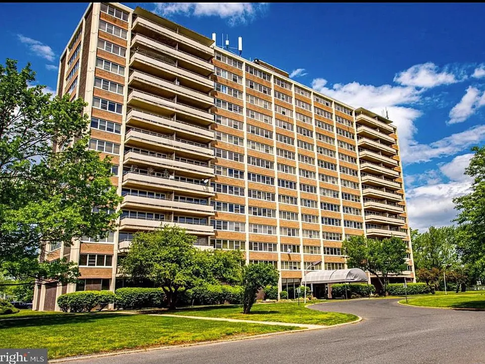 1501 Barclay Towers #1501
