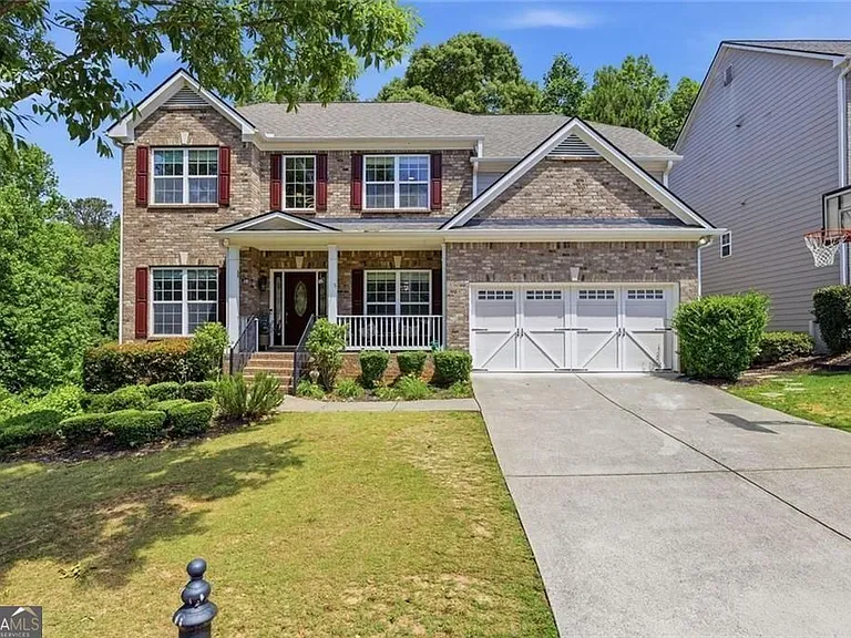 2540 Lansing Ln — Photo 1