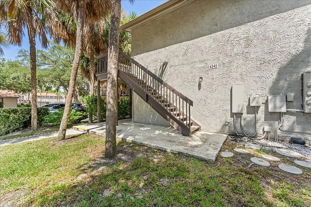 2 bed, 2.0 bath, 1068 sqft, $1,600 — Photo 2