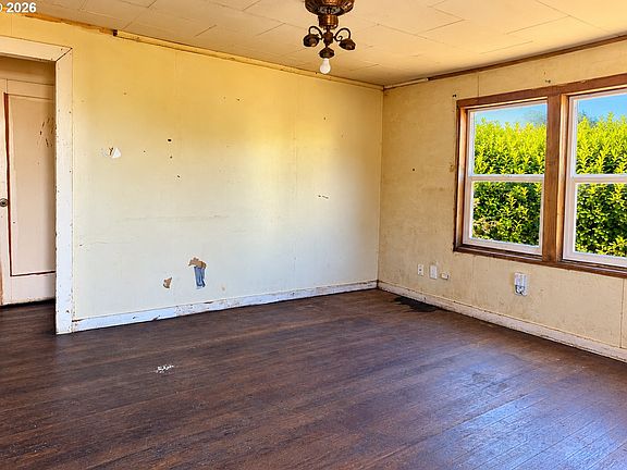 5th image of 832 Doborout St