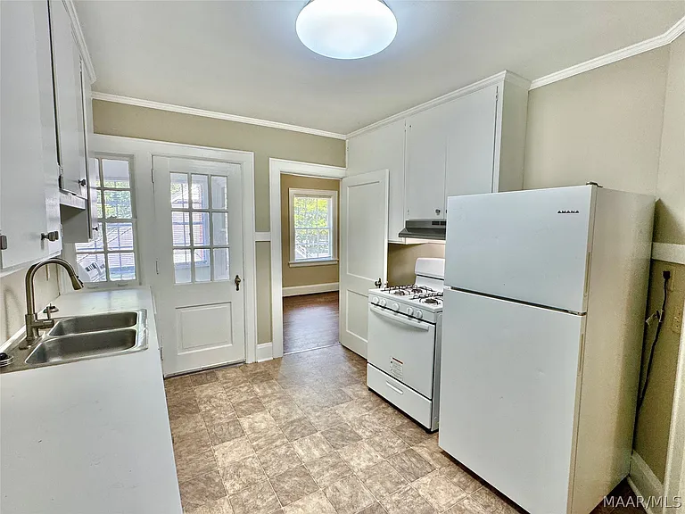 440 E Fairview Ave — Photo 16