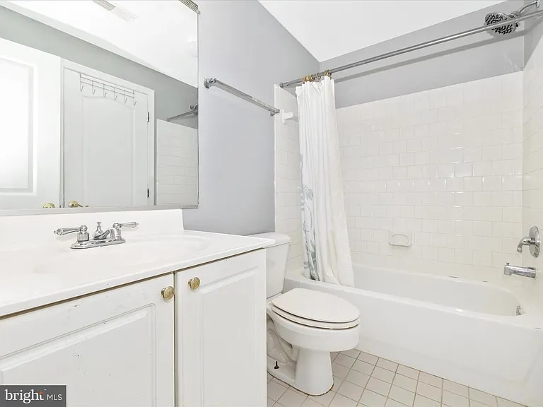 13681 Samhill Dr — Photo 7