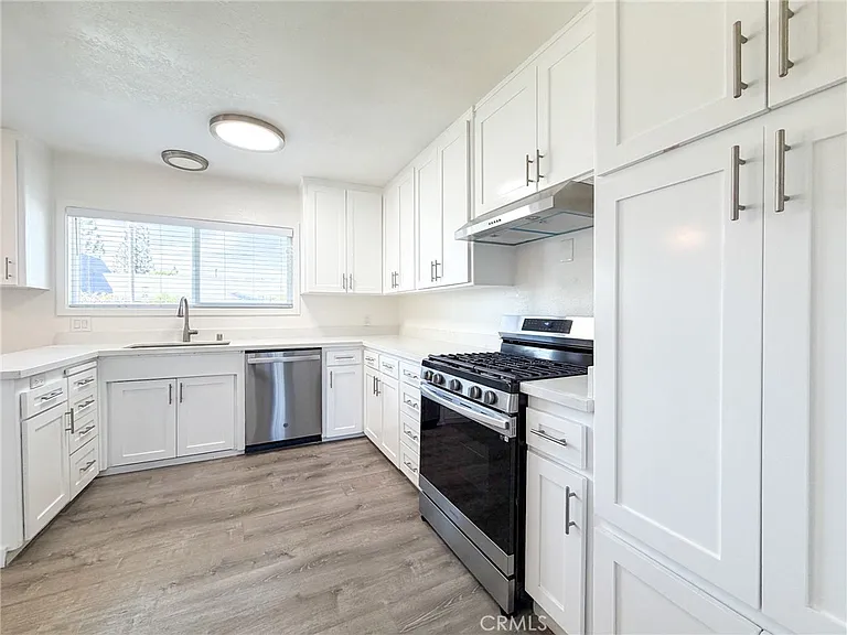3518 W Orange Ave — Photo 4