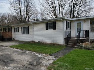 2711 Gary Ave, Brighton, MI