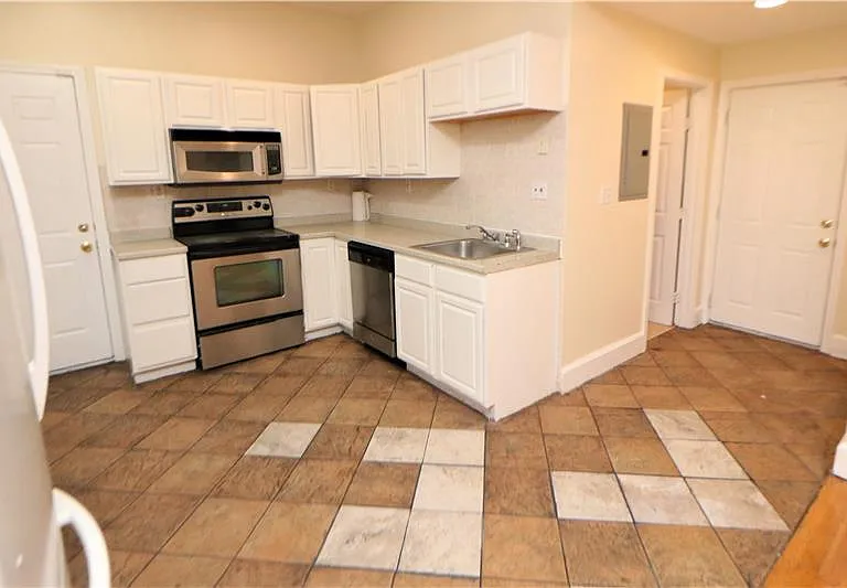 14 Estella St #1 — Photo 3